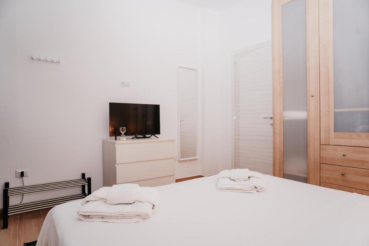 Апартаменти Brombeis Fantastica By Casa Napoletana - Town Center Неаполь Екстер'єр фото
